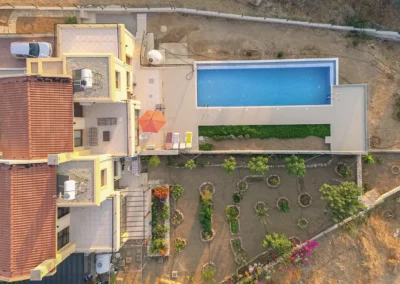 Semi detached house with a pool