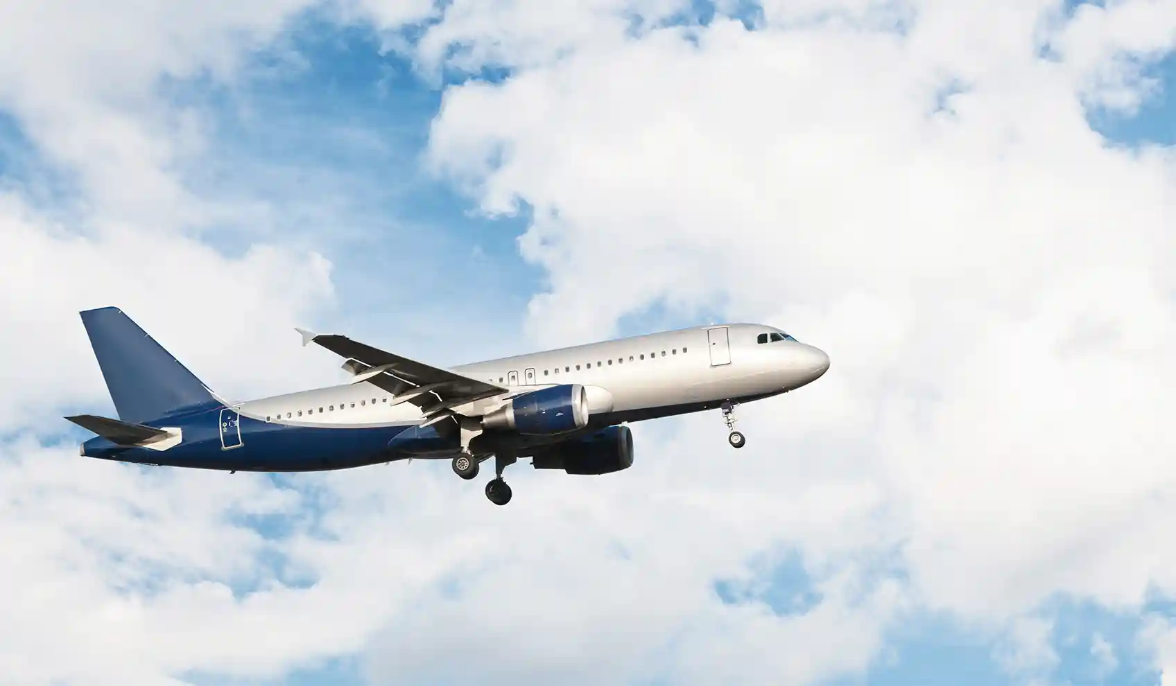 Airplane travelling somwhere mid air